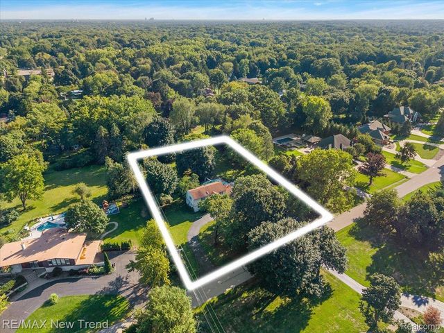 1450 Lenox Road, Bloomfield Charter Township, MI 48304