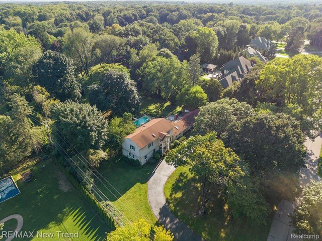 1450 Lenox Road, Bloomfield Charter Township, MI 48304