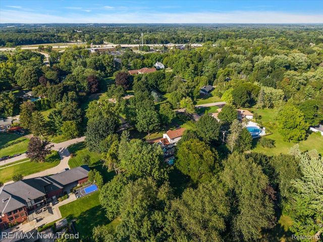 1450 Lenox Road, Bloomfield Charter Township, MI 48304