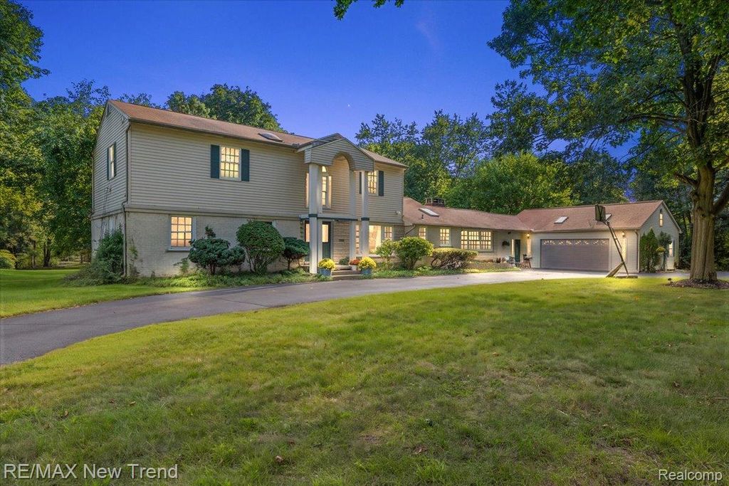 1450 Lenox Road, Bloomfield Charter Township, MI 48304
