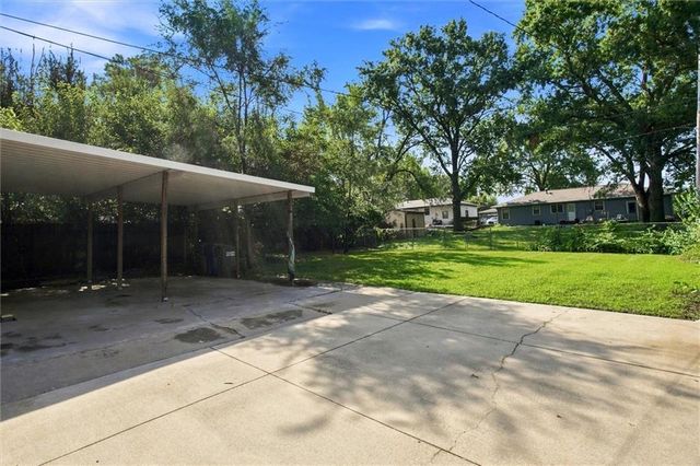837 W 22nd Street, Lawrence, KS 66046