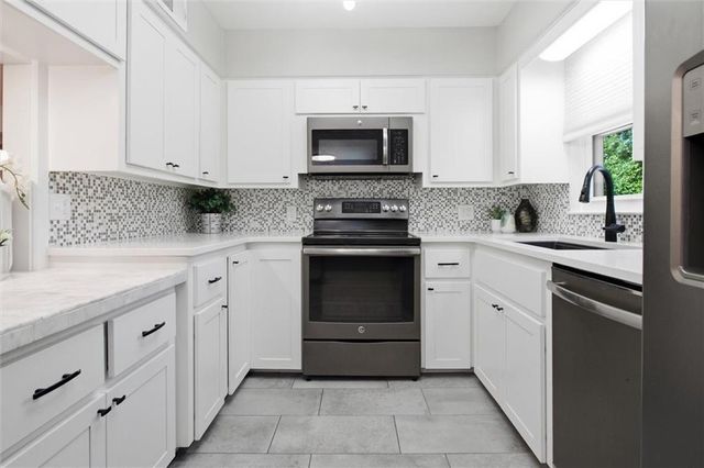 837 W 22nd Street, Lawrence, KS 66046