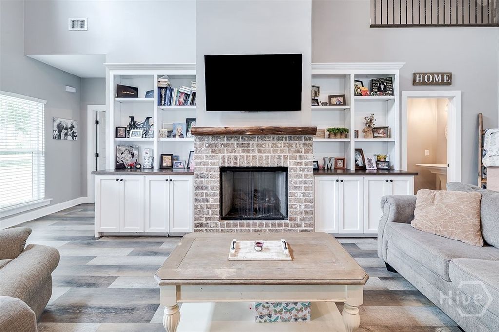 Image 10 of property listing at 3790 Old Dixie S, Springfield, GA 31329