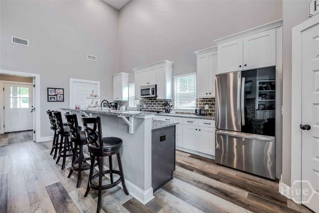 Image 12 of property listing at 3790 Old Dixie S, Springfield, GA 31329