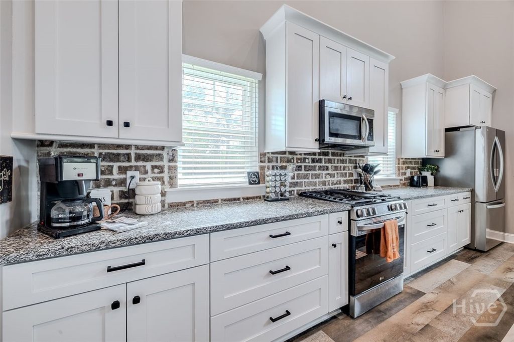 Image 15 of property listing at 3790 Old Dixie S, Springfield, GA 31329