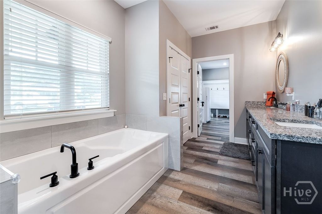 Image 23 of property listing at 3790 Old Dixie S, Springfield, GA 31329