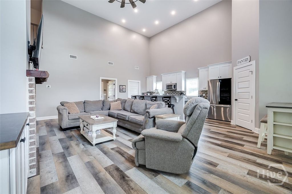 Image 7 of property listing at 3790 Old Dixie S, Springfield, GA 31329