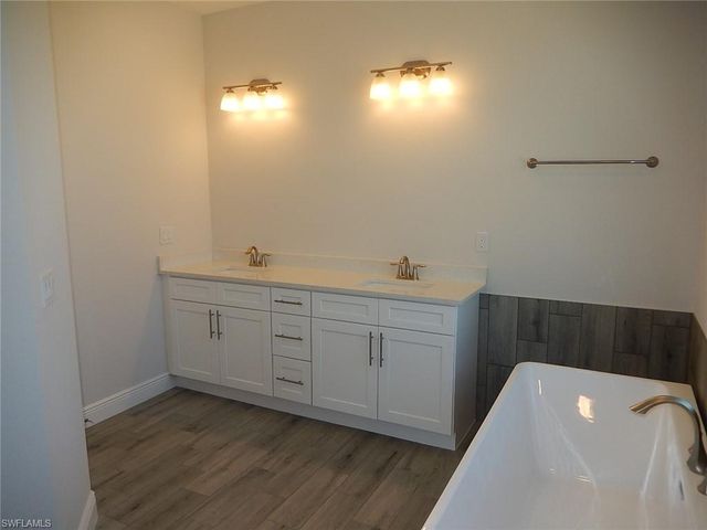 1113 SW 1st TER, Cape Coral, FL 33991