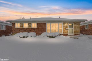 24555 Willowby Avenue, Eastpointe, MI 48021