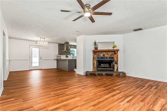 135 Dixie Lane, Covington, GA 30014