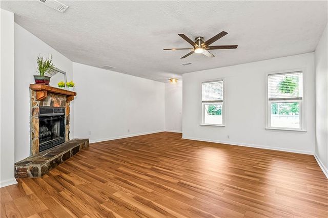 135 Dixie Lane, Covington, GA 30014