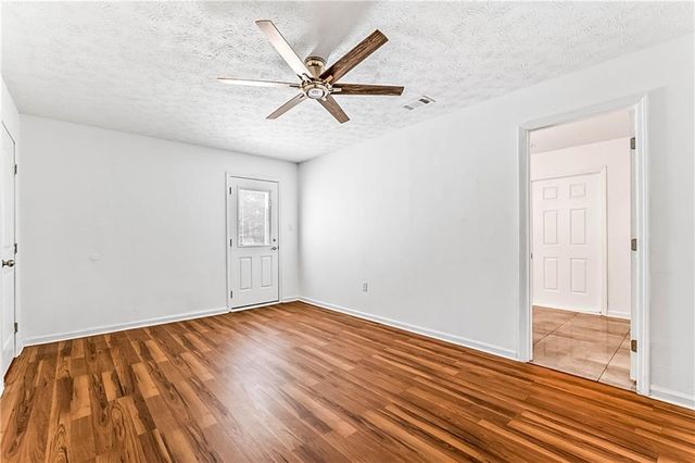 135 Dixie Lane, Covington, GA 30014