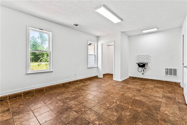135 Dixie Lane, Covington, GA 30014