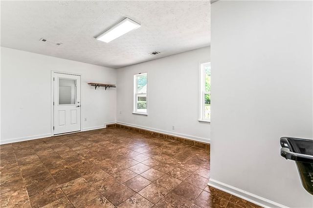 135 Dixie Lane, Covington, GA 30014