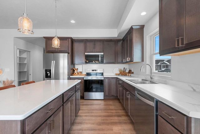 208 CLUBHOUSE LANE, Kimberly, WI 54913