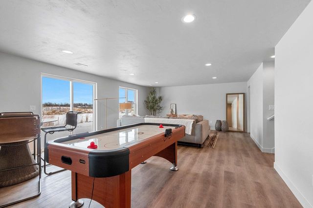 208 CLUBHOUSE LANE, Kimberly, WI 54913