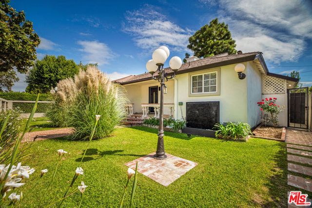 19120 Hartland Street, Reseda, CA 91335