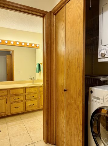 409 SE Delaware Avenue 211, Ankeny, IA 50021