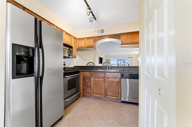 10103 SAILWINDS BOULEVARD N 103, Largo, FL 33773