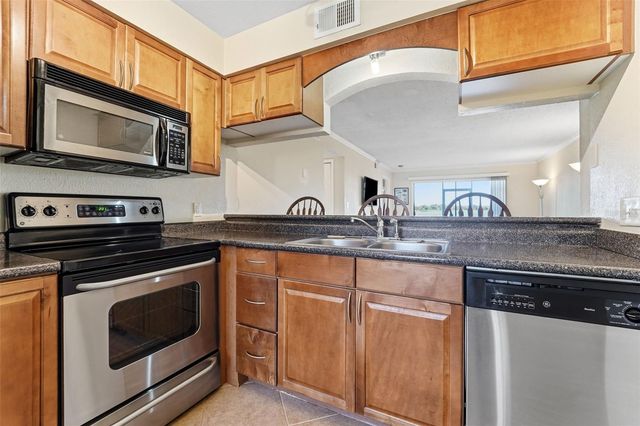 10103 SAILWINDS BOULEVARD N 103, Largo, FL 33773