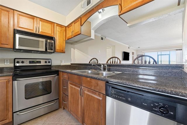 10103 SAILWINDS BOULEVARD N 103, Largo, FL 33773