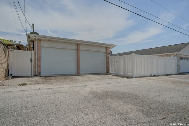 213 Fenwick, Windcrest, TX 78239