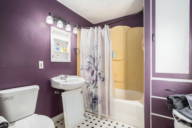 126 Calhoun Street, Battle Creek, MI 49017