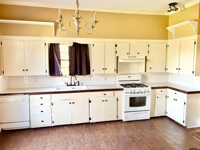 228 N TEXAS, Pittsburg, TX 75686