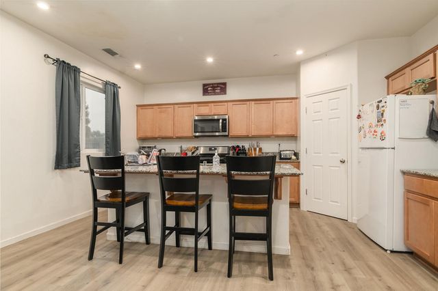 1945 E Gum Avenue, Reedley, CA 93654