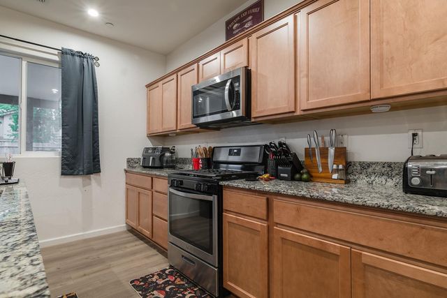 1945 E Gum Avenue, Reedley, CA 93654