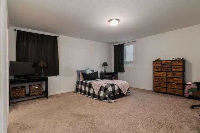 1945 E Gum Avenue, Reedley, CA 93654