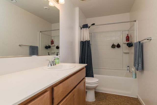 1945 E Gum Avenue, Reedley, CA 93654