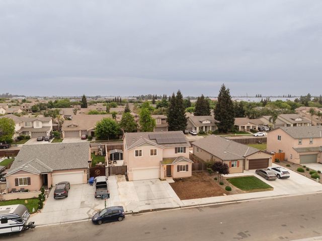 1945 E Gum Avenue, Reedley, CA 93654