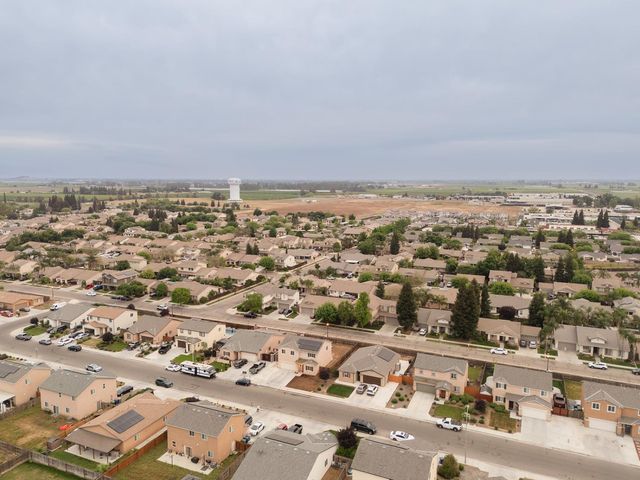 1945 E Gum Avenue, Reedley, CA 93654