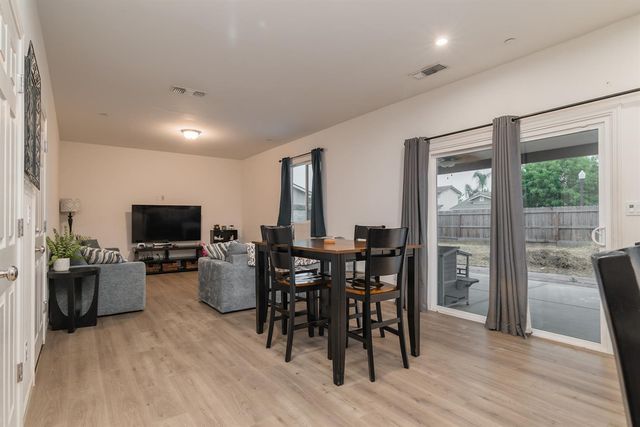 1945 E Gum Avenue, Reedley, CA 93654