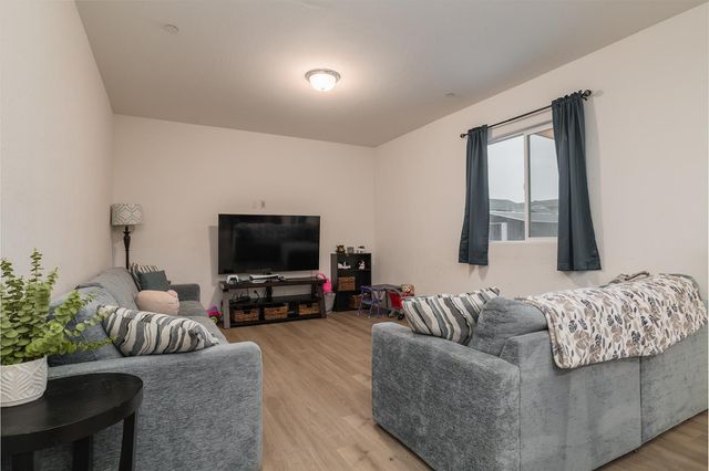 1945 E Gum Avenue, Reedley, CA 93654