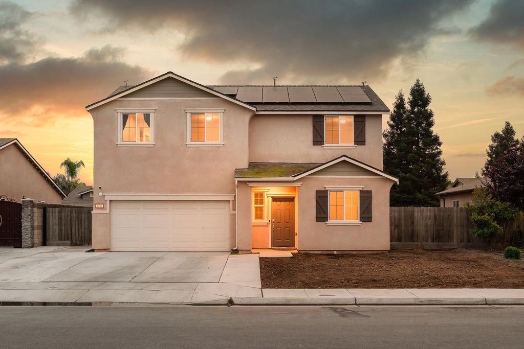 1945 E Gum Avenue, Reedley, CA 93654