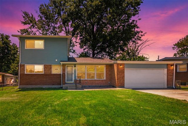 8906 Seneca Avenue, Overland, MO 63114