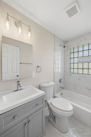 8906 Seneca Avenue, Overland, MO 63114