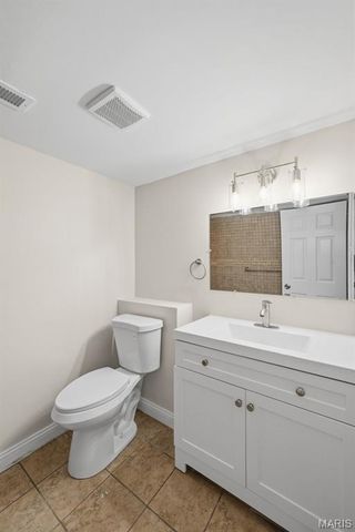 8906 Seneca Avenue, Overland, MO 63114