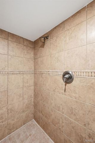 8906 Seneca Avenue, Overland, MO 63114
