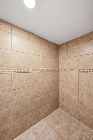 8906 Seneca Avenue, Overland, MO 63114