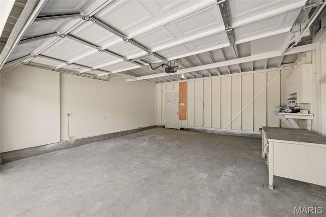 8906 Seneca Avenue, Overland, MO 63114