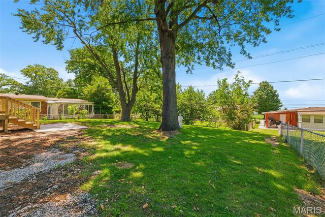 8906 Seneca Avenue, Overland, MO 63114