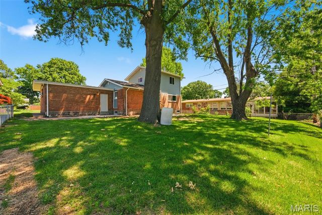 8906 Seneca Avenue, Overland, MO 63114