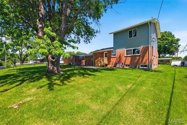 8906 Seneca Avenue, Overland, MO 63114