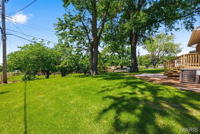 8906 Seneca Avenue, Overland, MO 63114