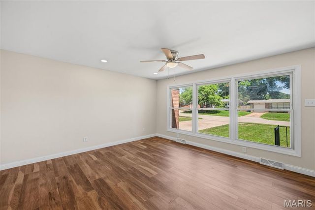 8906 Seneca Avenue, Overland, MO 63114