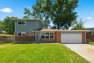 8906 Seneca Avenue, Overland, MO 63114