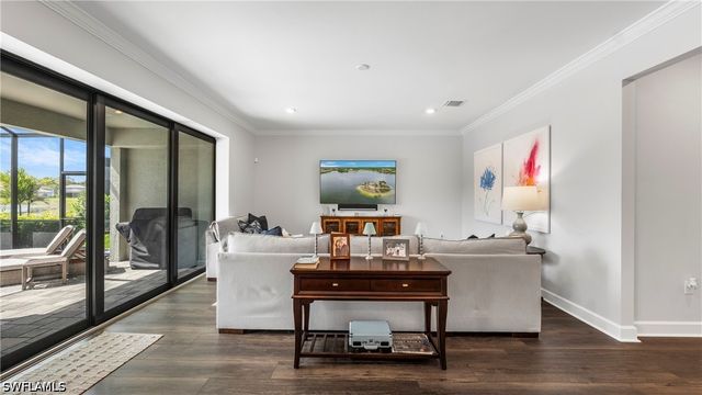 10428 Ventana LN, Naples, FL 34120